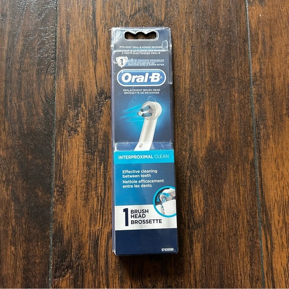Oral-B, Replacement Brush Head - Picture 1 of 3